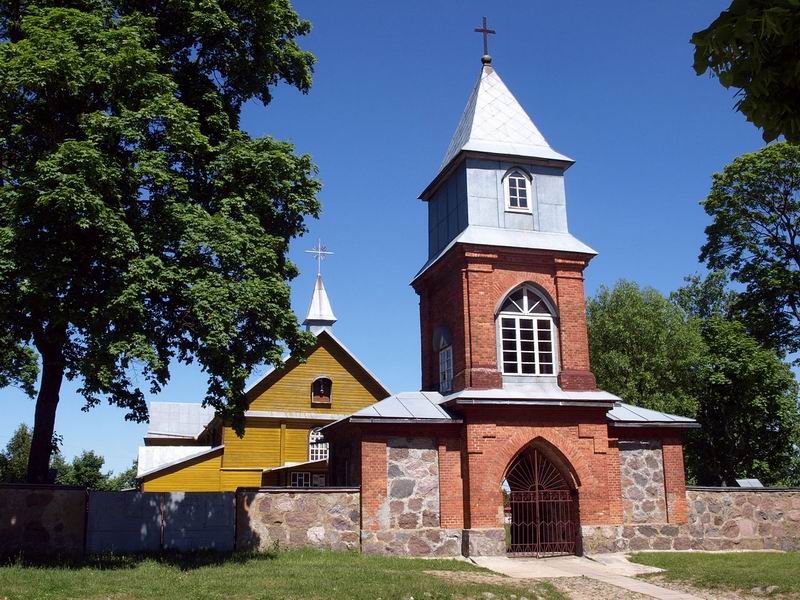 1280px-Dieveniskes_church.jpg