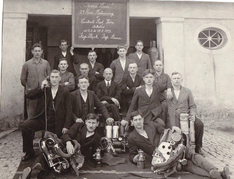 Ratownicy kop Śląsk na kursie w 1929r.jpg